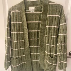 Women’s button up weather size small. Very well taken care of - no tears , rips